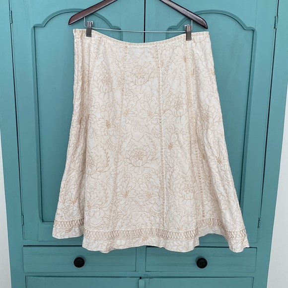 Nygard White/Cream Embroidered Skirt. Size 16 - Picture 5 of 14